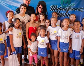 Mateus Ferraz E Vitória - Projeto Escola 2014-86