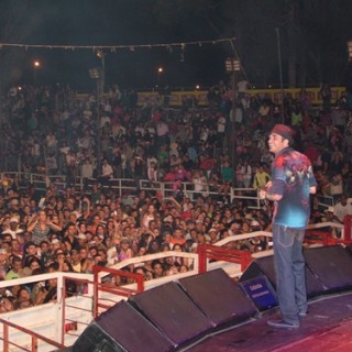 Show Cantor Latino em Colômbia, SP-2